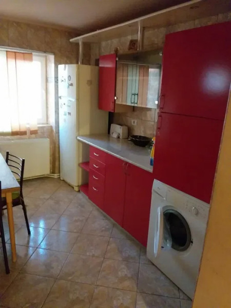 SCOALA  NR 10 / APARTAMENT 4 CAMERE / CENTRALA / MOBILAT