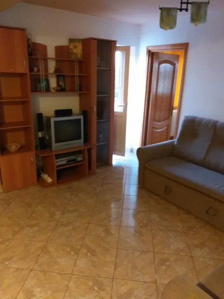 SCOALA  NR 10 / APARTAMENT 4 CAMERE / CENTRALA / MOBILAT